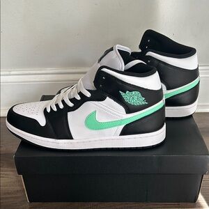 Nike Air Jordan 1 Mid Black White Mint